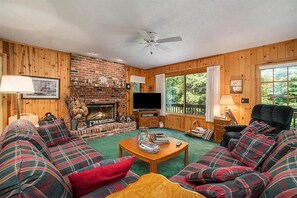 Smart TV, libros y estéreo 