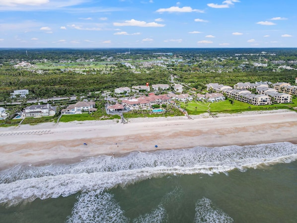 Beach nearby, sun-loungers, beach towels