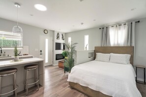 1 bedroom, iron/ironing board, free WiFi, bed sheets