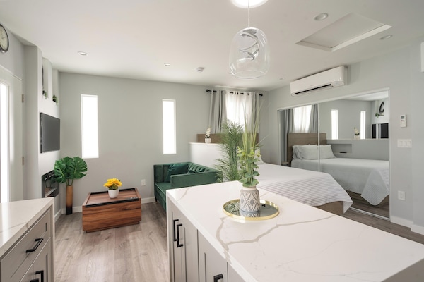 1 slaapkamer, een strijkplank/strijkijzer, gratis wifi, beddengoed