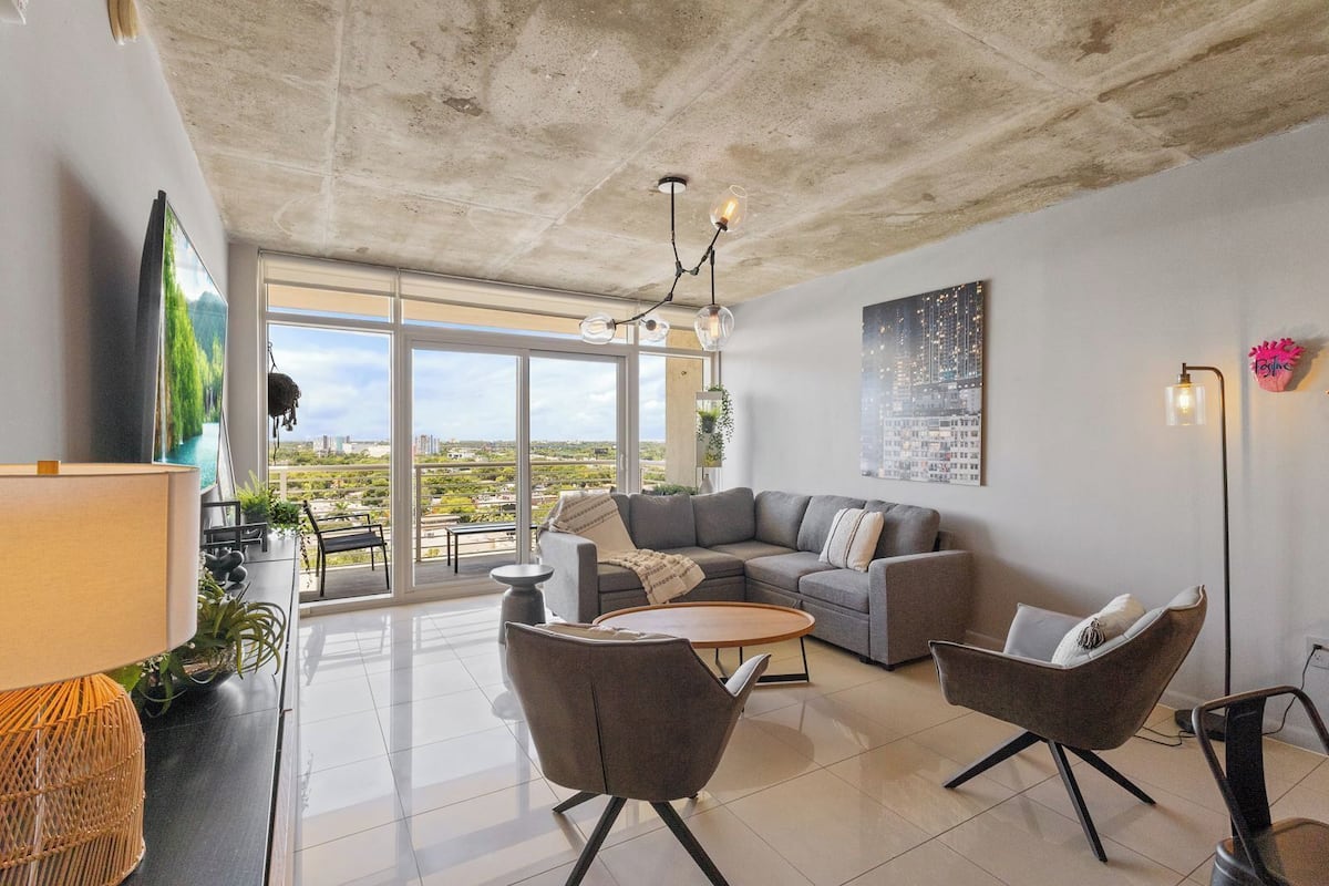 Condo, 1 Bedroom, City View | Living area