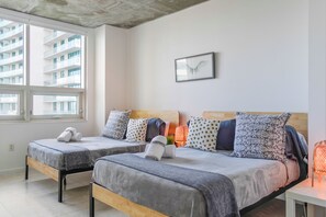 Condo, 2 Bedrooms, City View