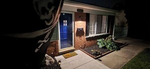 Exterior - #TheFloridaRoom sensory oasis w/ king-size master (Romulus)