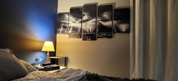 3 bedrooms, free WiFi, bed sheets - #TheFloridaRoom sensory oasis w/ king-size master (Romulus)