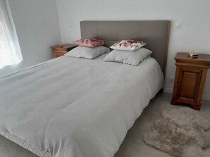 3 室のベッドルーム、WiFi、ベッドシーツ