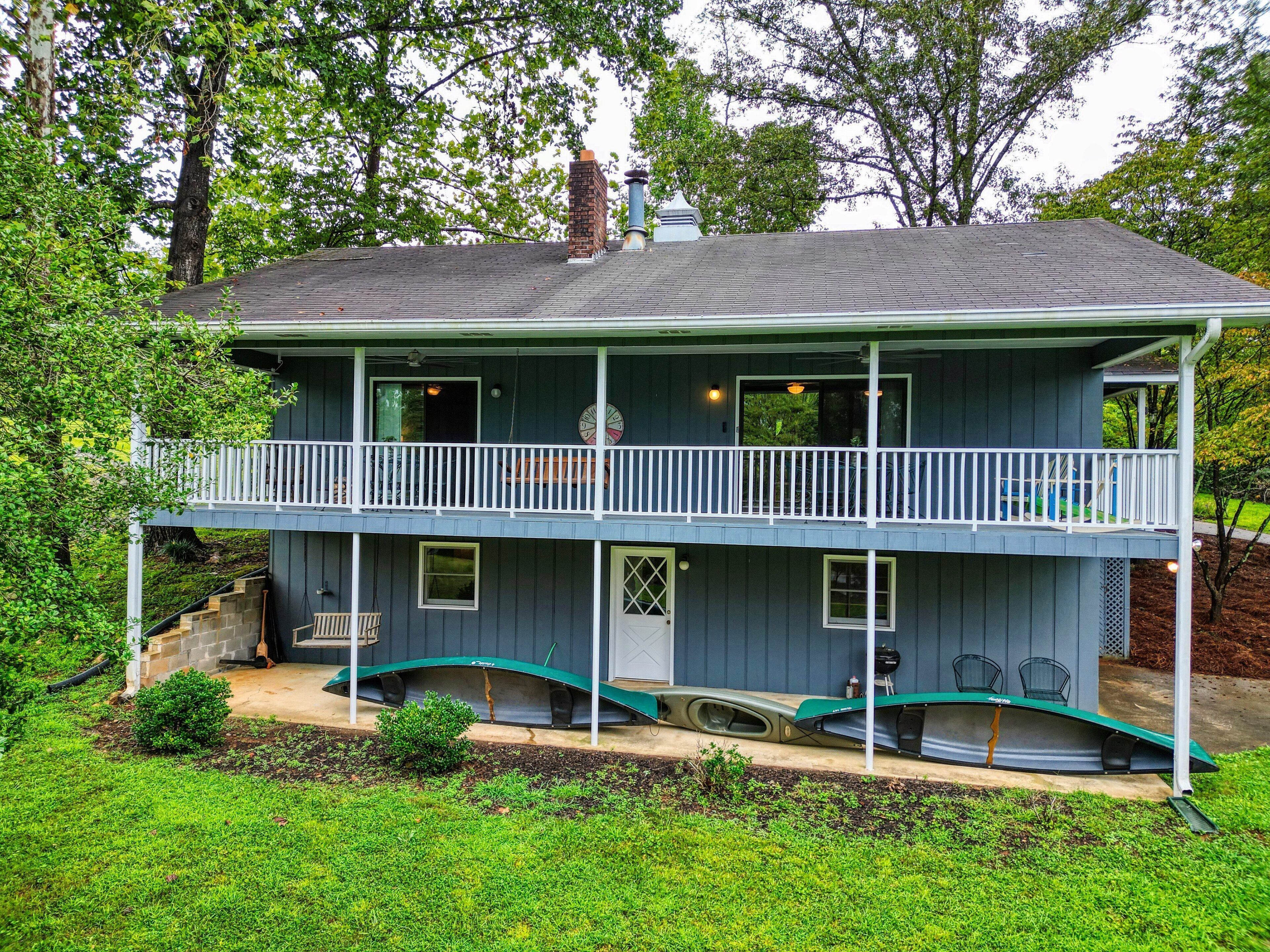Lake Breeze-Hot Tub-Lake Access-Fire Pit