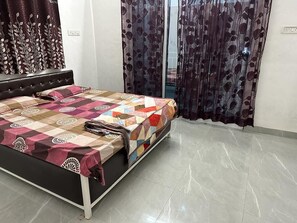 3 bedrooms, bed sheets