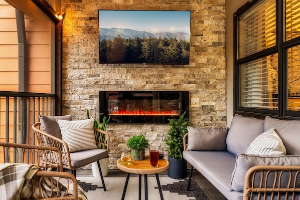 Smart TV, fireplace, video games, books