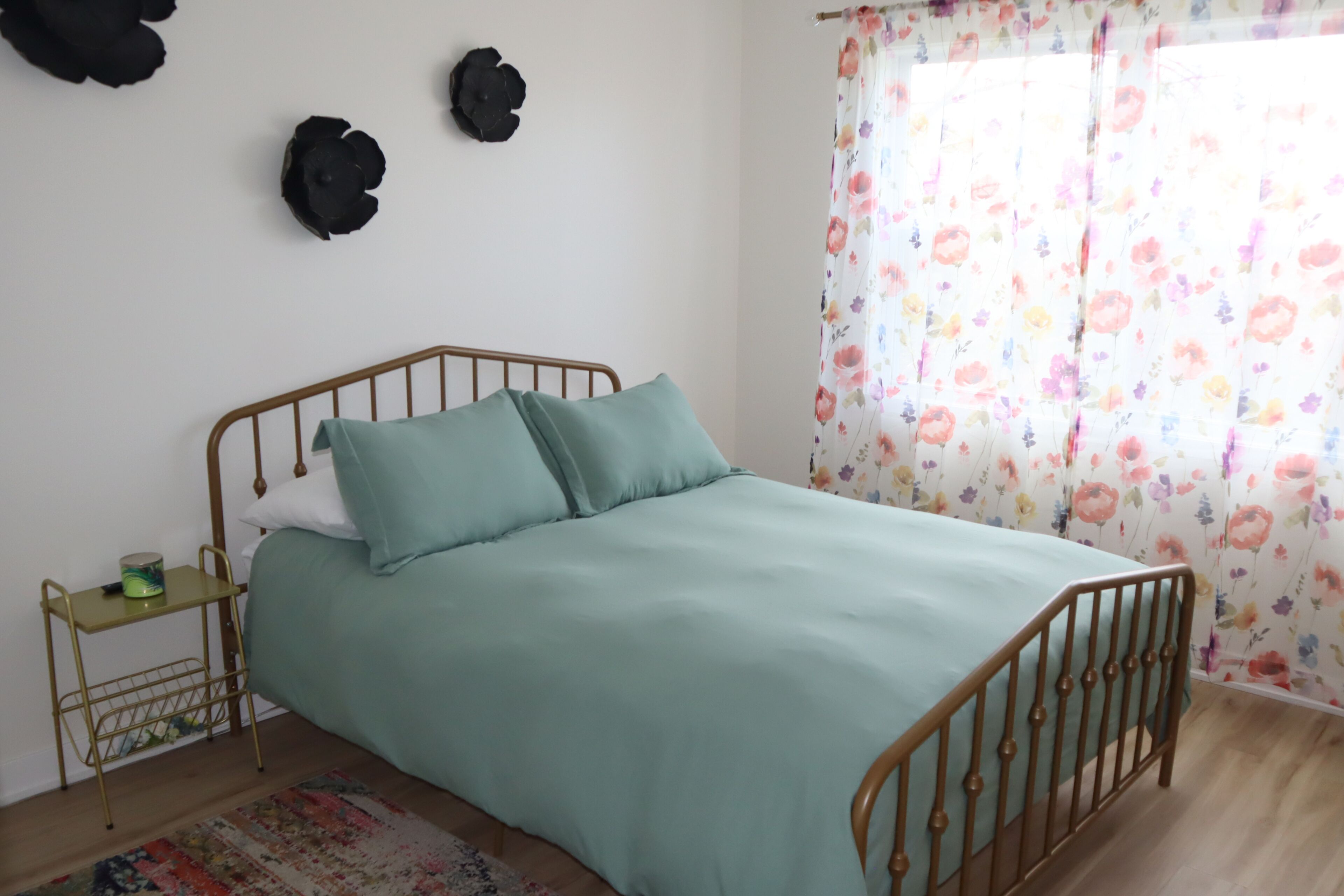 3 chambres, coffres-forts dans les chambres, fer et planche à repasser