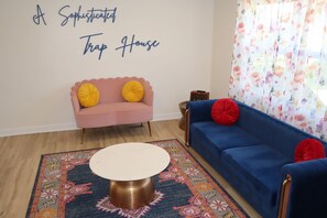 Smart TV - 420 zen environment surrounded by boho chic decor~Luv Happii House. (Country Club Hills)