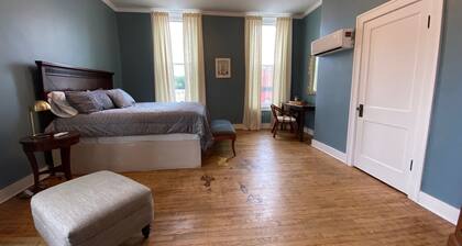 Studio furnished apartment located in the heart of downtown Hannibal, Missouri.