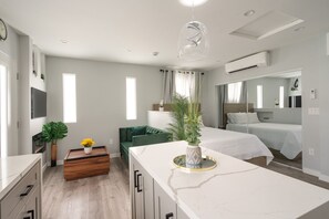 4 Schlafzimmer, Schreibtisch, Bügeleisen/Bügelbrett, WLAN