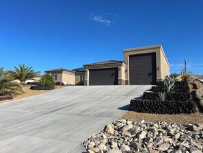 Property grounds - Newly Completed Amazing Pool Home with 44' Slide and Grotto (Lake Havasu City)