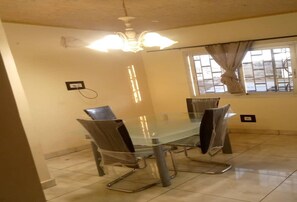 Dining - Furnished roadside apartments in New bell (Douala)