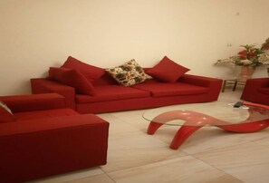 Living area - Furnished roadside apartments in New bell (Douala)