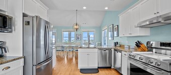 Soul Shine - water views, heated pool, hot tub, pet friendly, elevator