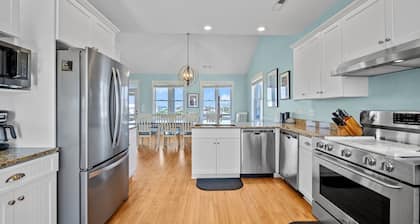 Soul Shine - water views, heated pool, hot tub, pet friendly, elevator