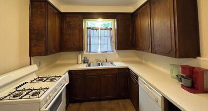 Hickory House - 4 Bedrooms - Sleeps Up To 8