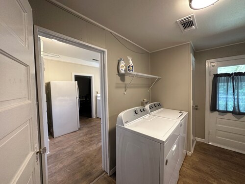 Hickory House - 4 Bedrooms - Sleeps Up To 8