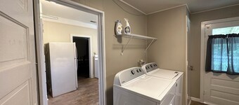 Hickory House - 4 Bedrooms - Sleeps Up To 8