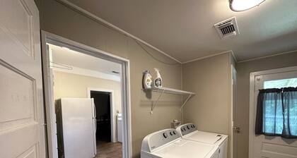 Hickory House - 4 Bedrooms - Sleeps Up To 8