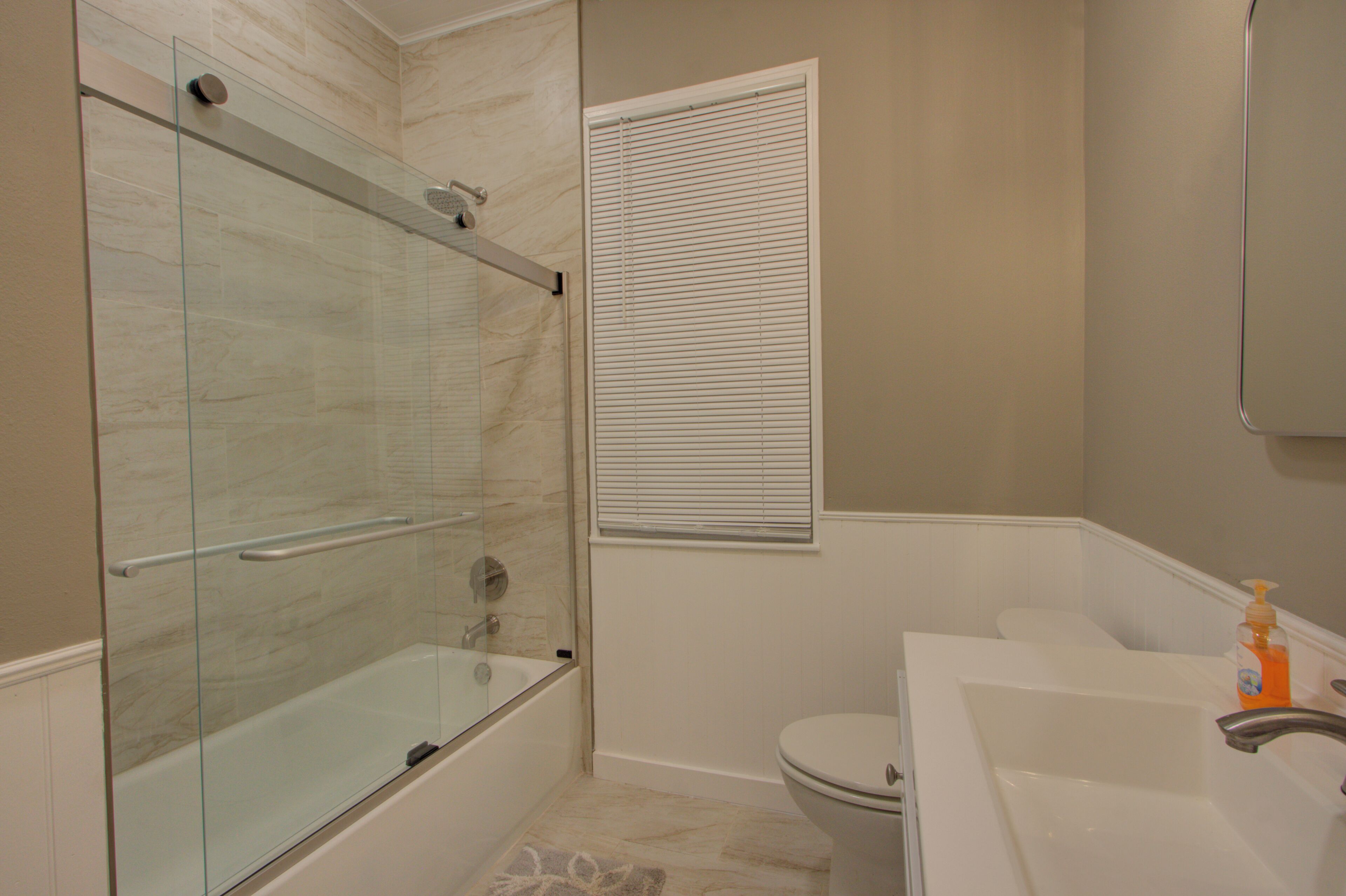 Towels, soap, shampoo, toilet paper