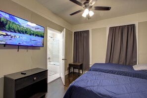 4 bedrooms, desk, WiFi, bed sheets