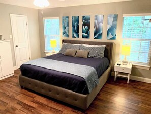 3 camere, una scrivania, ferro/asse da stiro, culla da viaggio