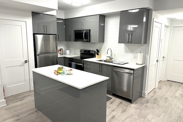 KĂŒhlschrank, Mikrowelle, Ofen, Herdplatte