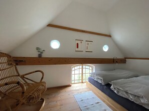 2 bedrooms, travel crib, WiFi, bed sheets - Tobacco Barn (Kalkar)
