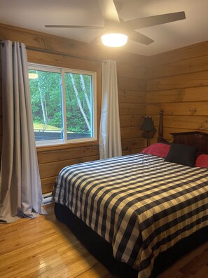 4 bedrooms, travel cot, free WiFi, bed sheets