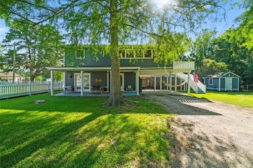 Livingston Home Near The Lake