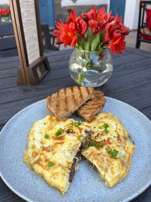 Free daily local cuisine breakfast - Siete Cuartones 290 (Cusco)