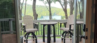 Romantic Couples Cabin in Big Canoe, Lake & Mountain View, Hot Tub, Gas Logs