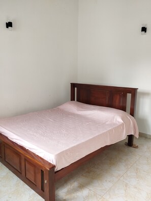4 bedrooms, WiFi, bed sheets - Cozy Home in Hikka (Hikkaduwa)