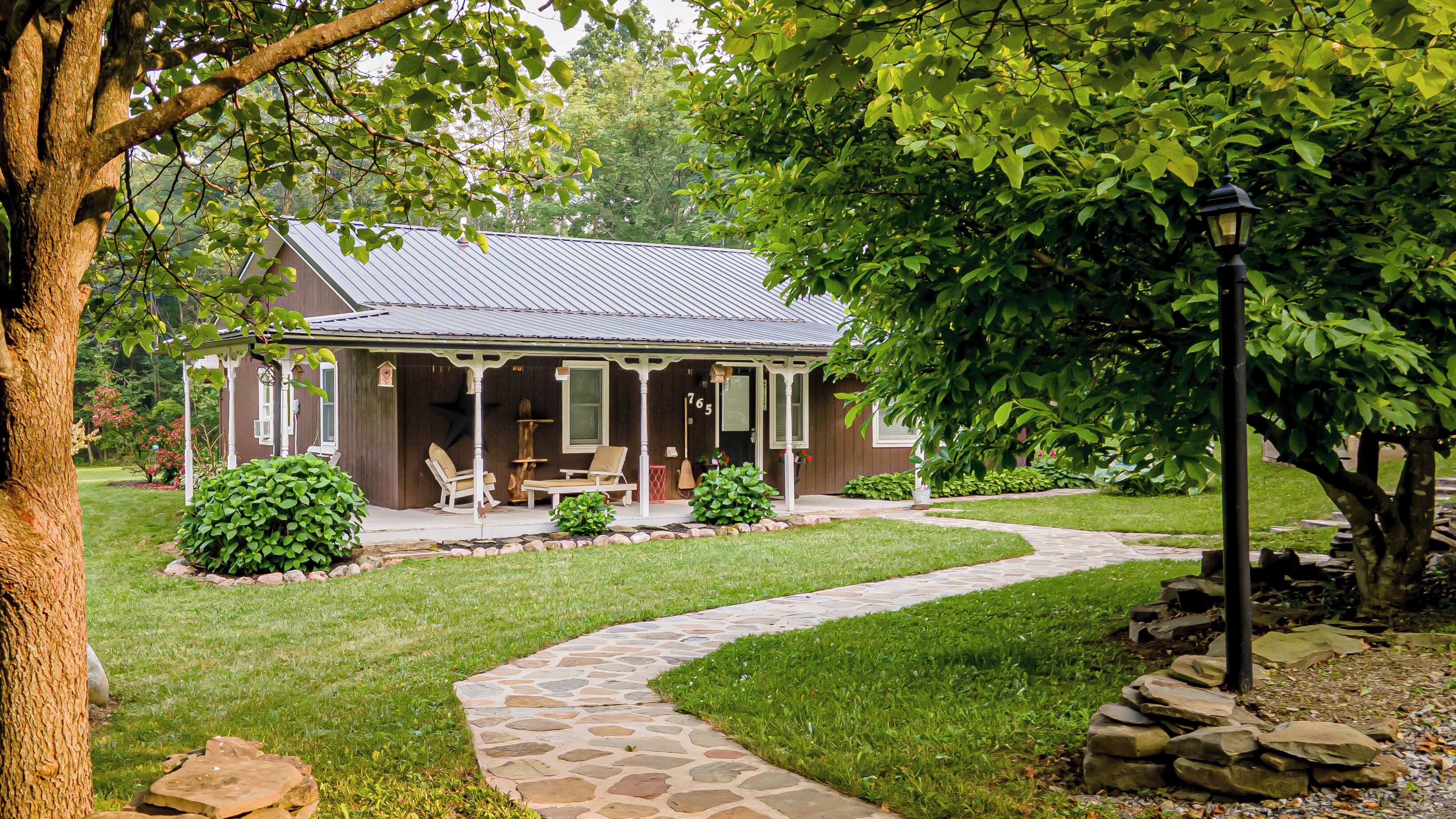NY Finger Lakes Country House Garden Big Private Yard on Wine Trail full kitchen