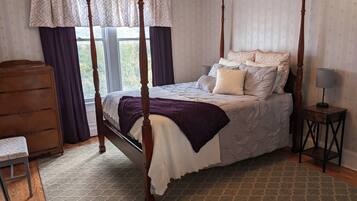 4 bedrooms, iron/ironing board, travel crib, free WiFi