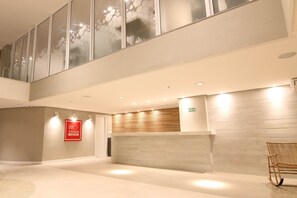 Apartamento básico | Saguão