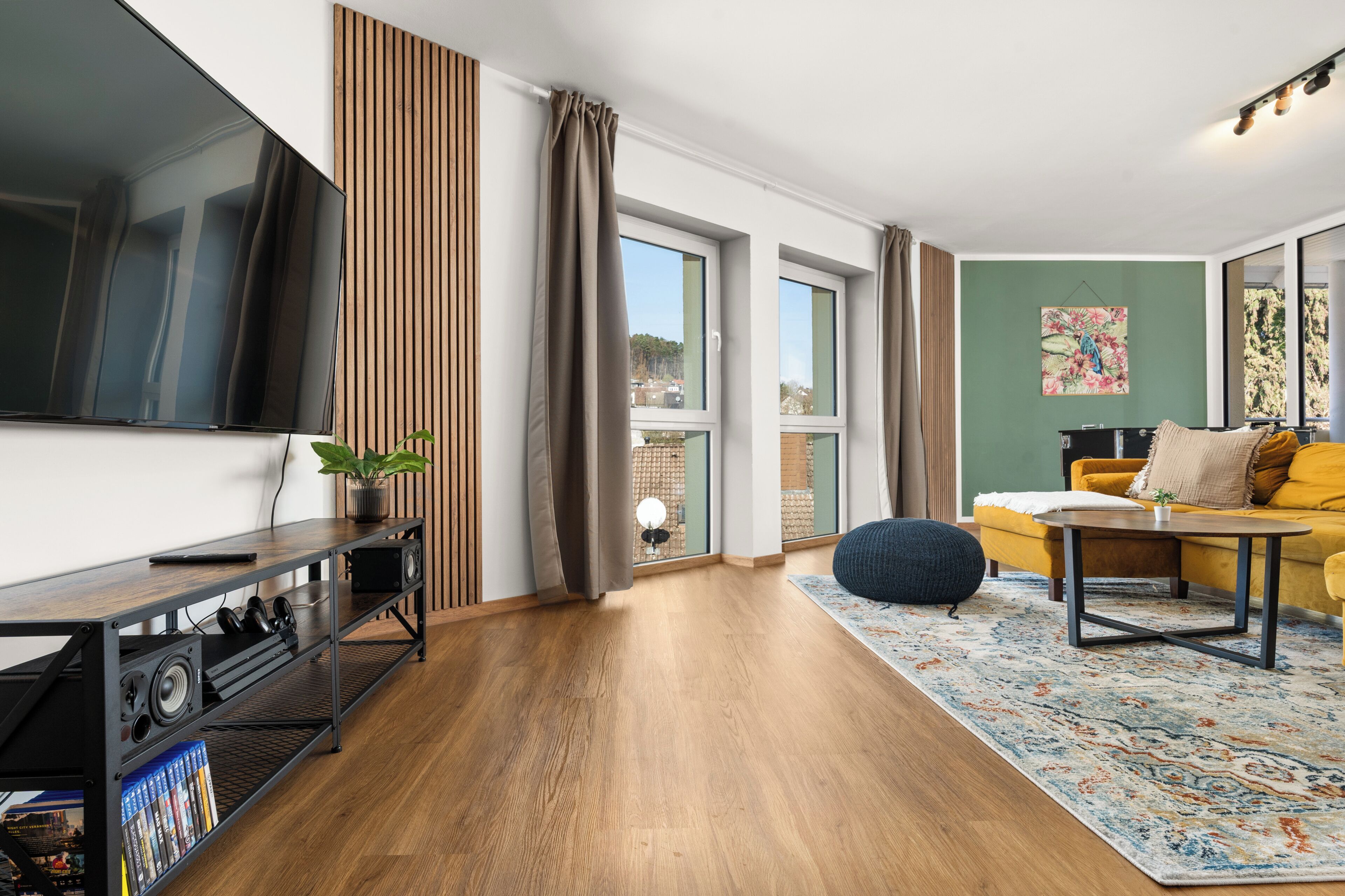 Smart-TV, Videospiele, Tischfußball, Bücher