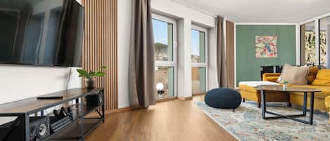 Smart TV, videojuegos, futbolito, libros