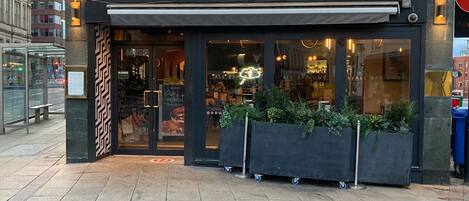 تفاصيل الفندق من الخارج