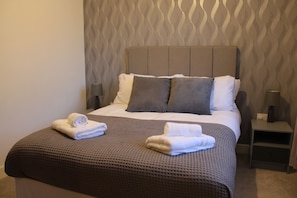 4 bedrooms, desk, iron/ironing board, free WiFi
