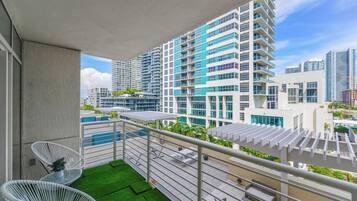 Deluxe Apartment | Balcony