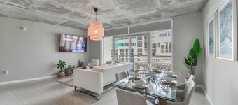 Amazing Family Apt with Pool at Midblock Miami