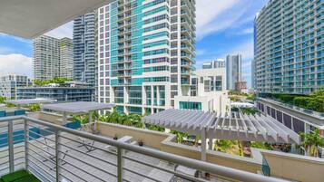 Deluxe Apartment | Balcony