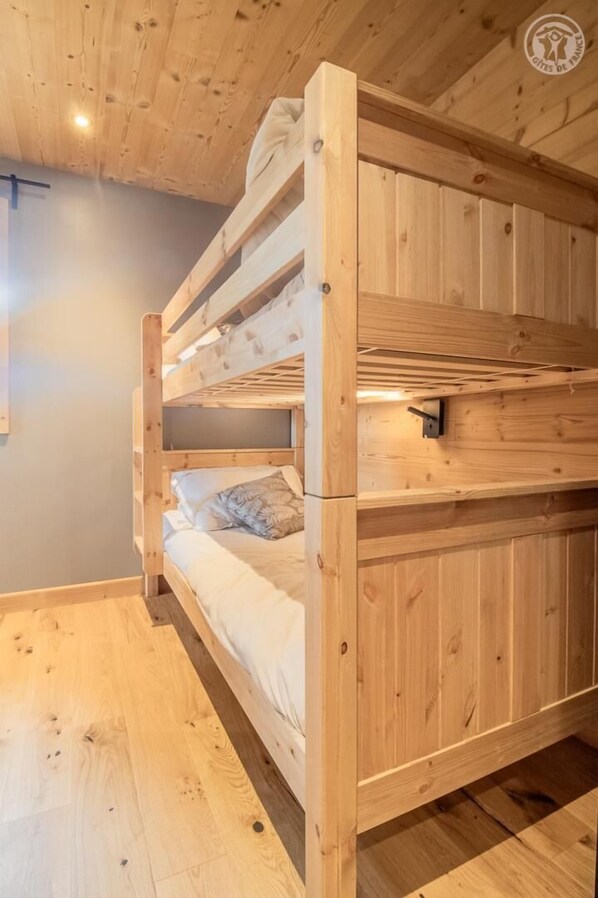5 Schlafzimmer, Bügeleisen/Bügelbrett, Reisekinderbett, kostenloses WLAN