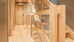 A wooden staircase with glass railings leading to an upper floor. - MONT ROSE - LA PLAGNE TARENTAISE (LA PLAGNE TARENTAISE)