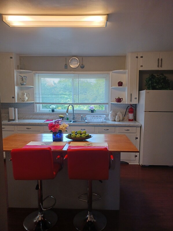 Private kitchen - Cozy Ranch home with many activities and places to visit (Douglasville)