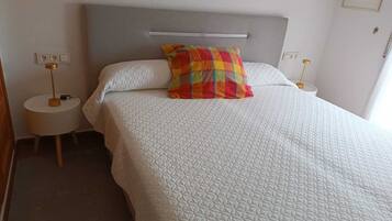 4 dormitorios, tabla de planchar con plancha, wifi y ropa de cama