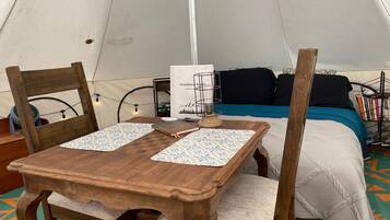 1 habitación, wifi y ropa de cama